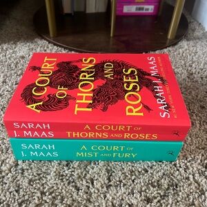 A Court of Thorns and Roses Book Set - Red and Green